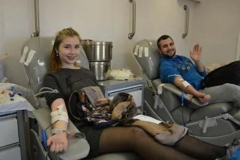 На площади Победы прошла масштабная донорская акция На площади Победы прошла масштабная донорская акция