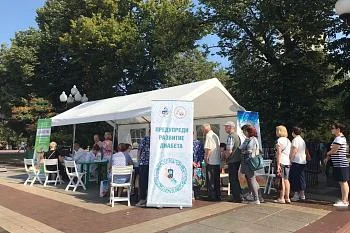 На экспресс-исследование уровня глюкозы в крови пришло более трехсот человек На экспресс-исследование уровня глюкозы в крови пришло более трехсот человек