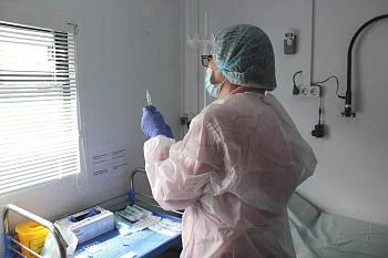 Выездная вакцинация против коронавируса будет продолжена в мае