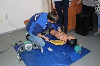 Около пятидесяти медиков отработали навыки оказания скорой медицинской помощи на учебных занятиях