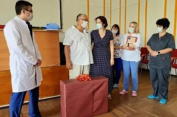 В Центральной городской клинической больнице чествовали одного из лучших хирургов-комбустиологов региона
